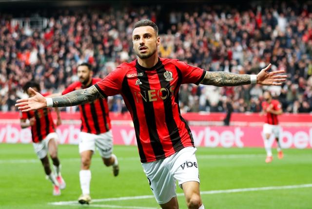 包含圣埃蒂安主场胜利,逼近积分榜前列的词条 包含圣埃蒂安主场胜利,逼近积分榜前列的词条