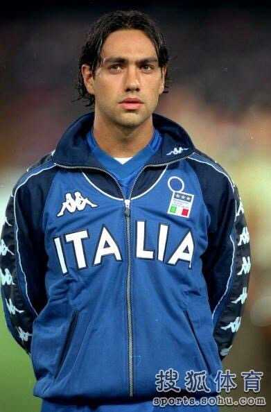 包含意大利国家队前锋续约签约,为俱乐部立下新约的词条 包含意大利国家队前锋续约签约,为俱乐部立下新约的词条