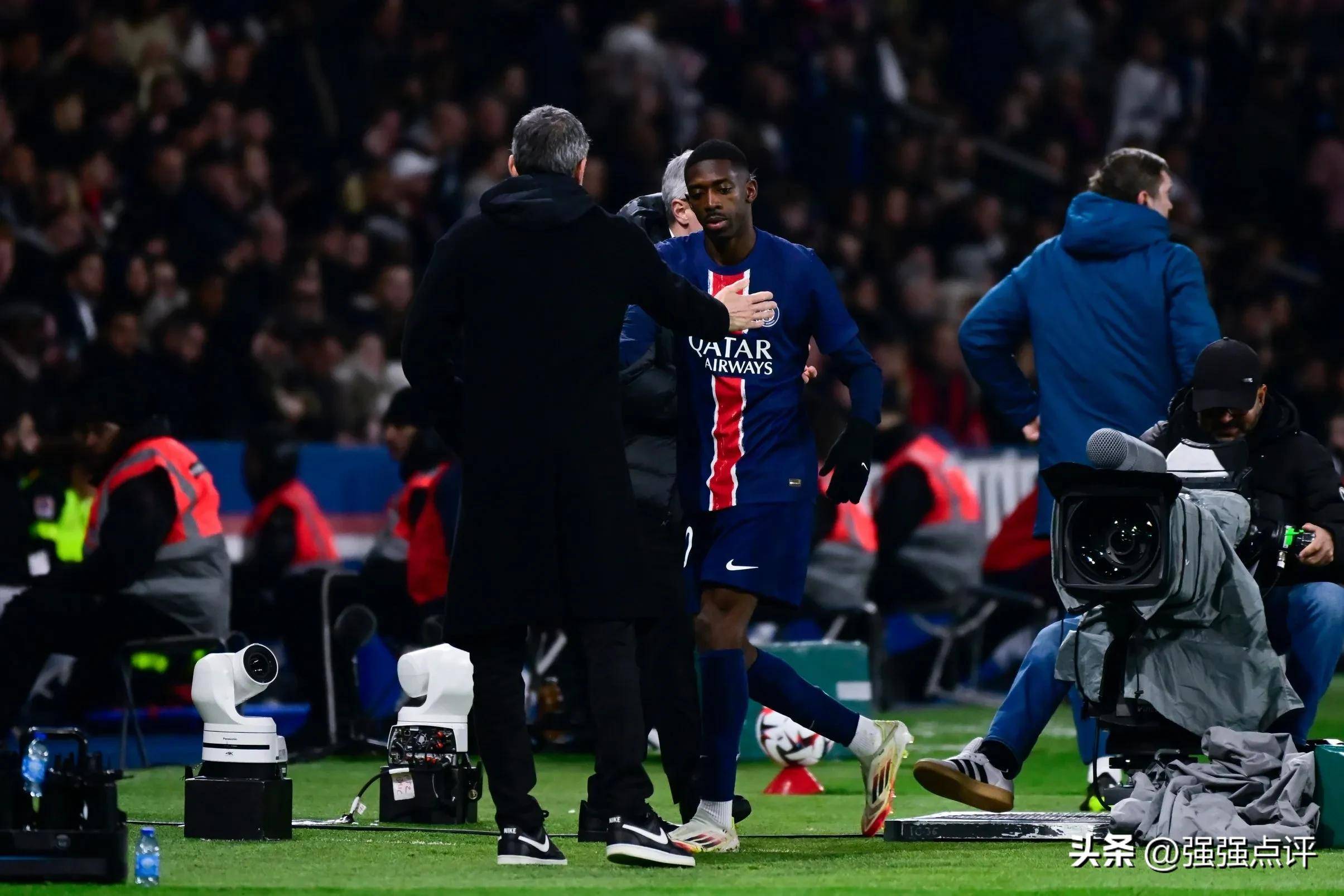 关于巴黎圣日耳曼主场大胜，小组头名锁定的信息