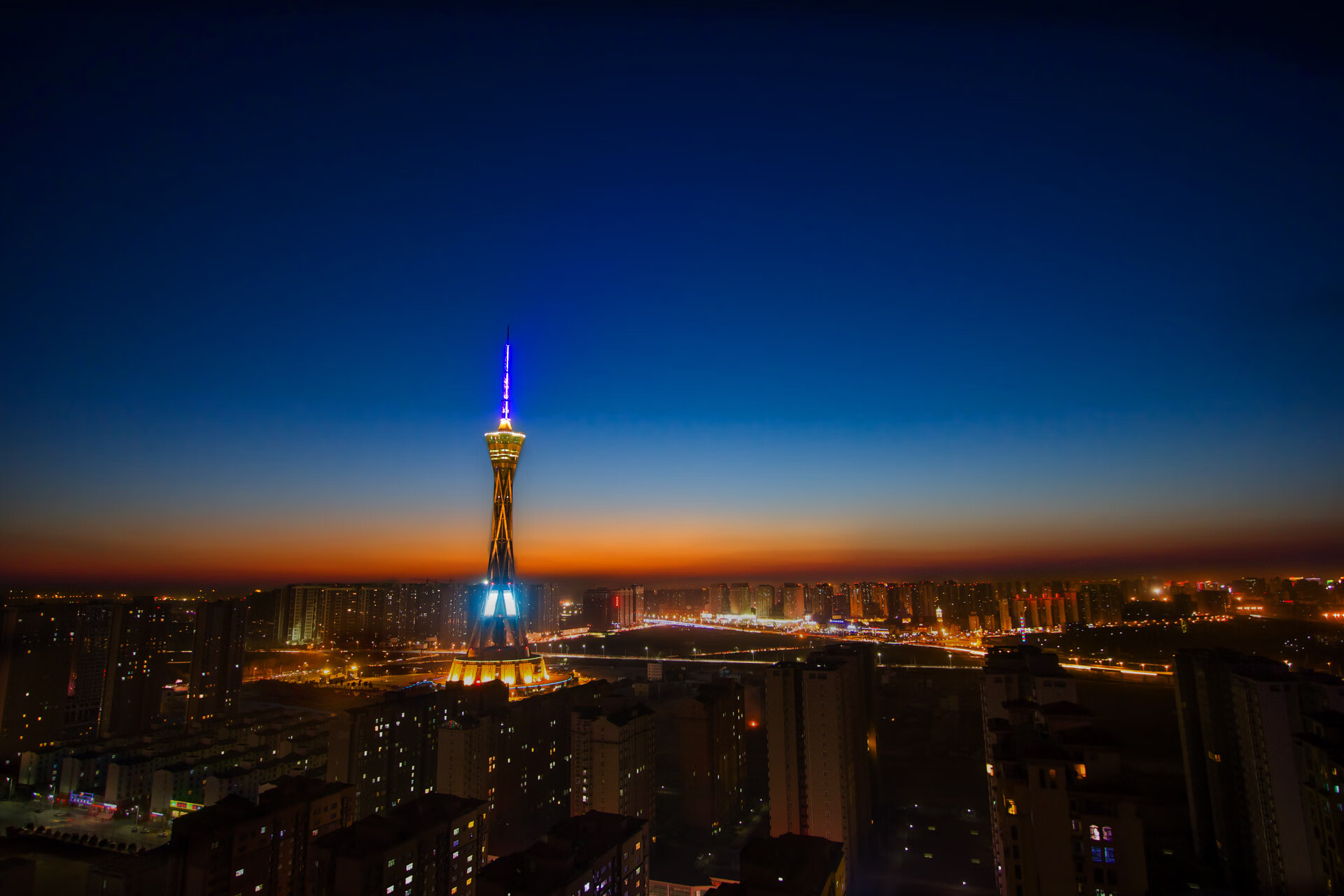 芬兰冰刀撕裂亚平宁防线,赫拉德茨基封神之战映照基耶萨生涯之夜